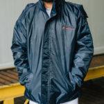 Campera de abrigo de tracker con capucha